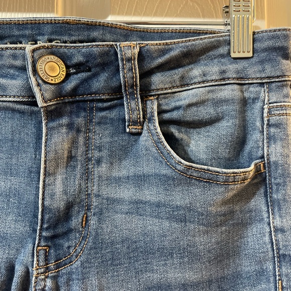 American Eagle, EUC Light Wash Jeans Size 2 - Picture 3 of 6